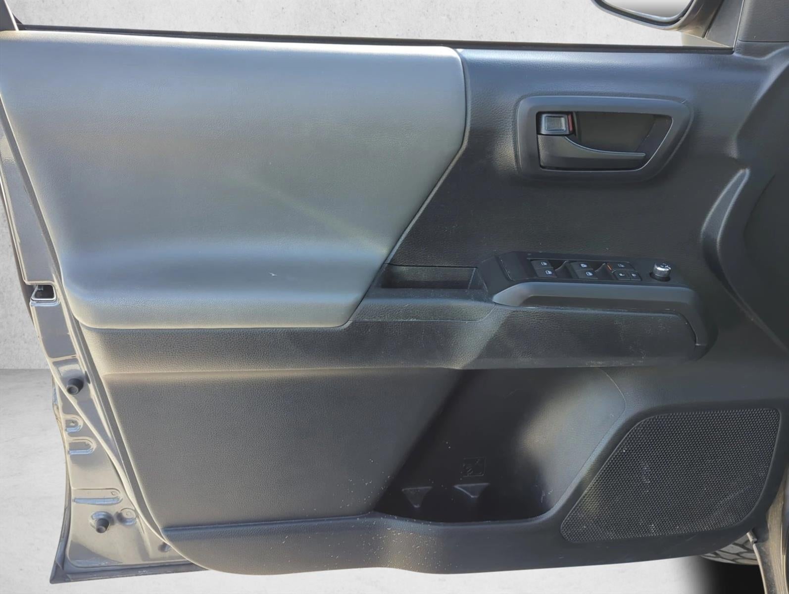 2018 Toyota Tacoma SR Double Cab 5' Bed I4 4x2 AT (GS)