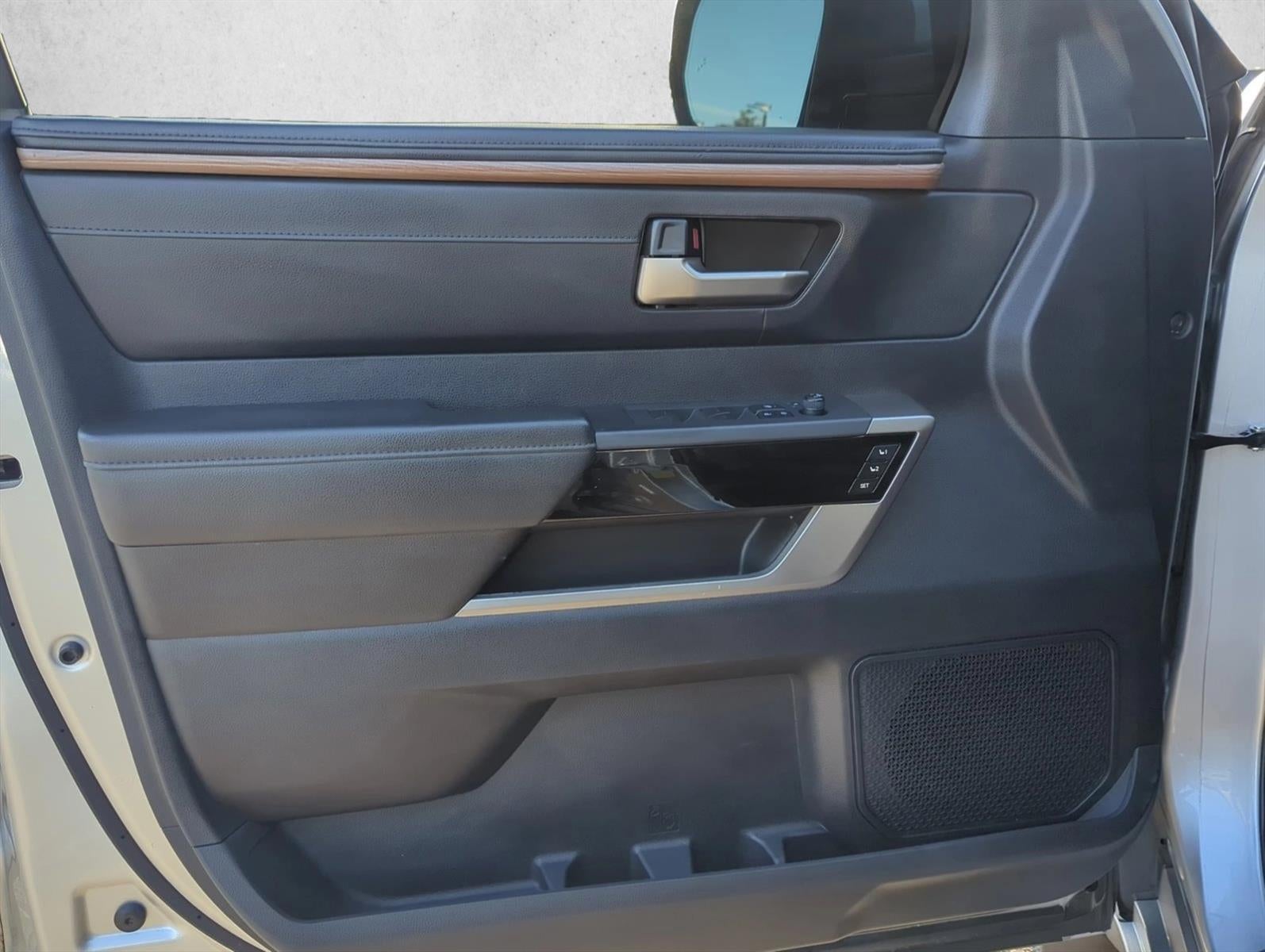 2022 Toyota Tundra 2WD 2WD Limited CrewMax 5.5' Bed (GS)