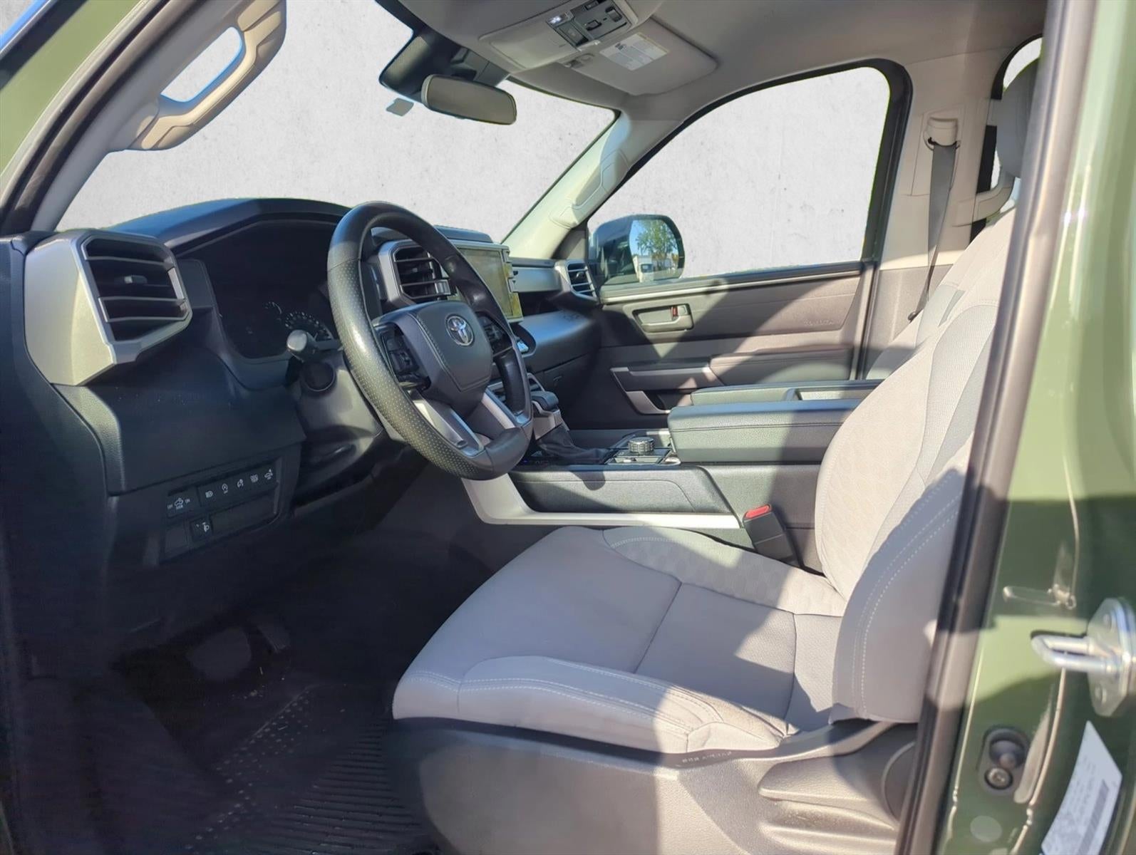 2022 Toyota Tundra 4WD 4WD SR5 CrewMax 5.5' Bed (SE)