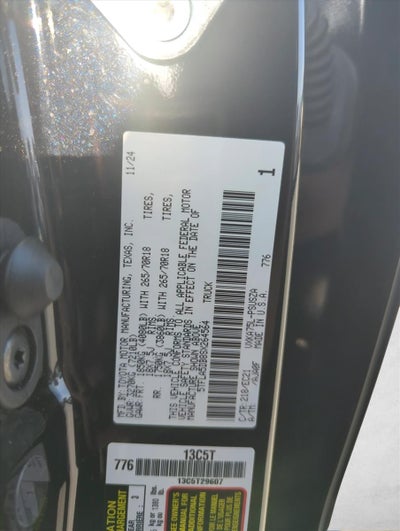 2025 Toyota Tundra 4WD 4WD SR5 CrewMax 5.5' Bed (SE)