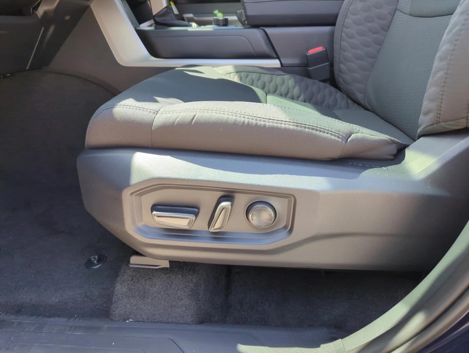 2026 Toyota Tundra 4WD 4WD SR5 CrewMax 5.5' Bed (SE)
