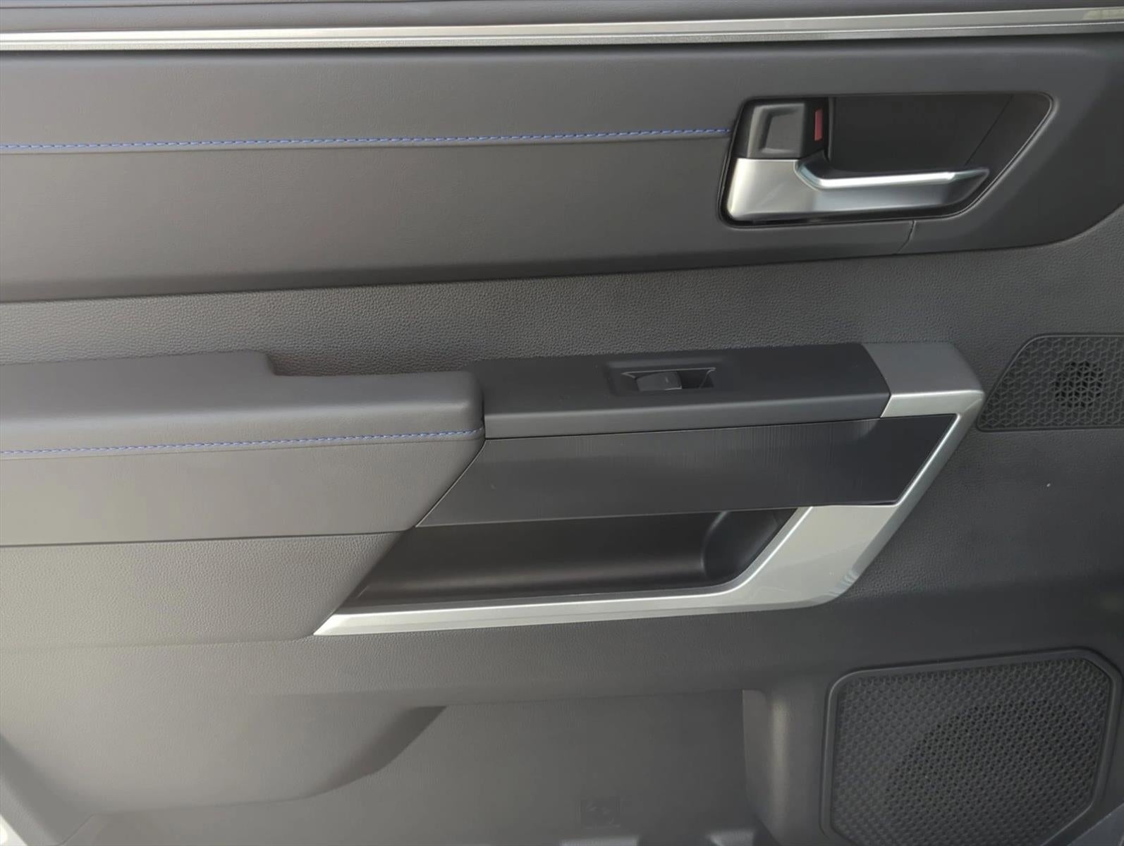 2025 Toyota Tundra 4WD 4WD Platinum Hybrid CrewMax 5.5' Bed (Natl)