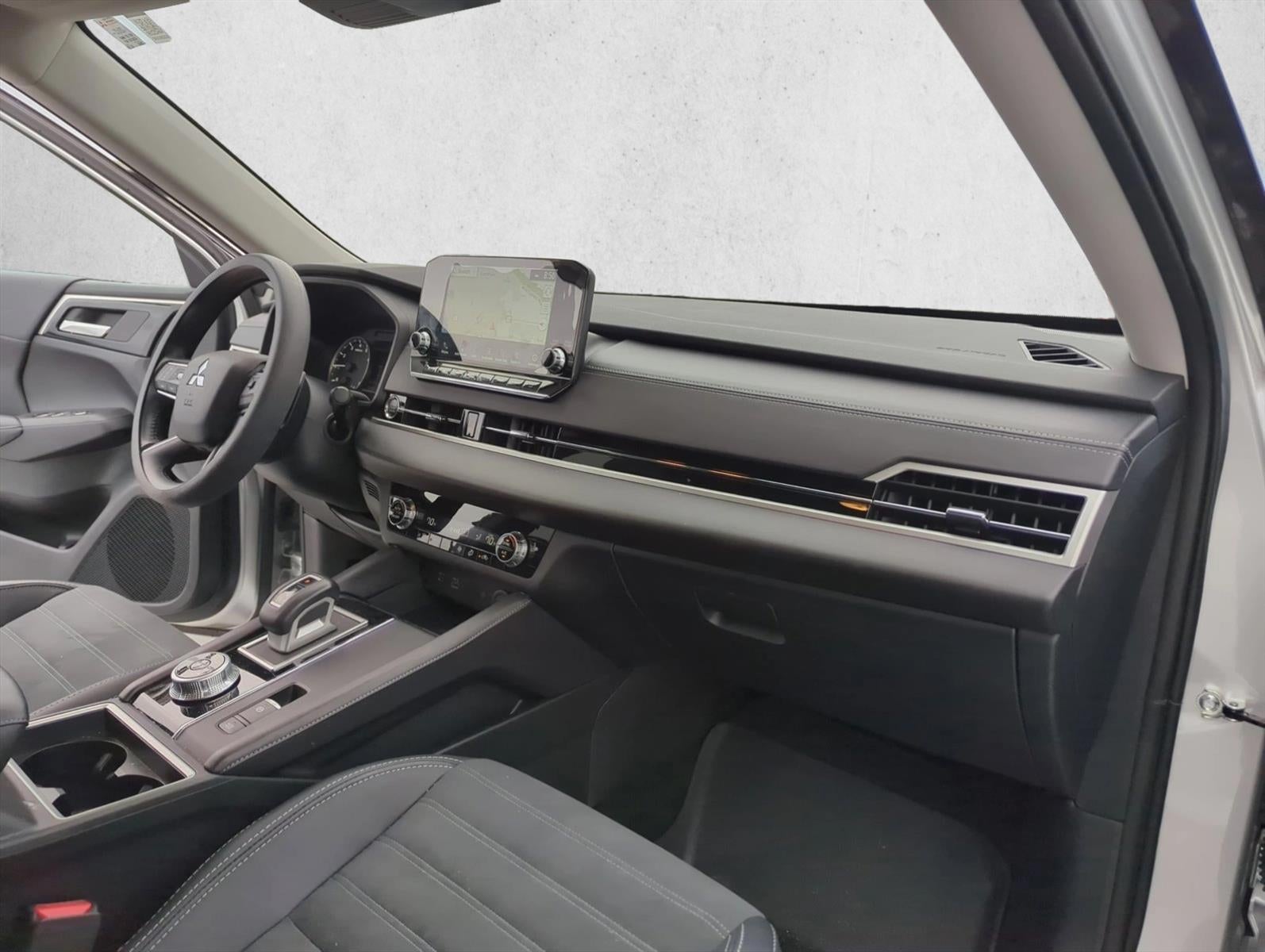 2024 Mitsubishi Outlander SE FWD