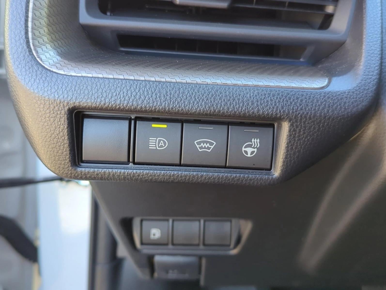 2025 Toyota Prius XLE (Natl)