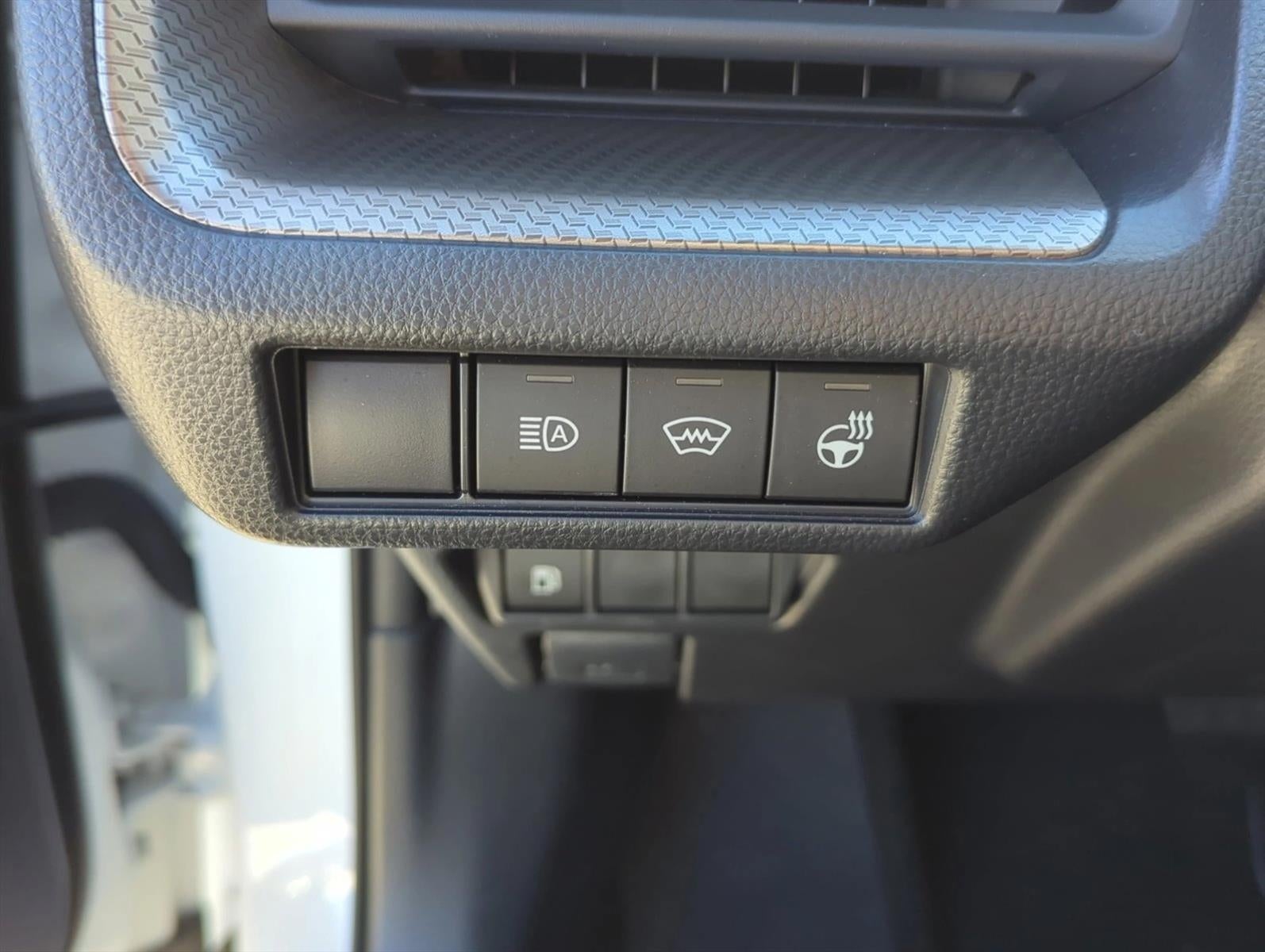 2025 Toyota Prius XLE (Natl)