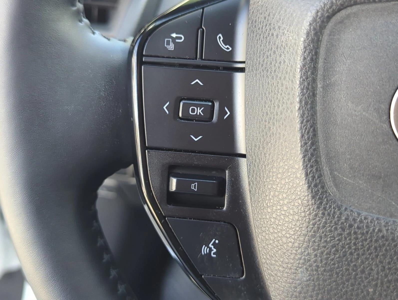 2023 Toyota Prius Limited AWD (Natl)