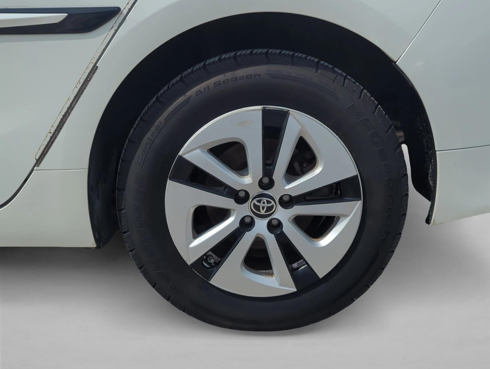 2016 Toyota Prius 5dr HB Two Eco (Natl)