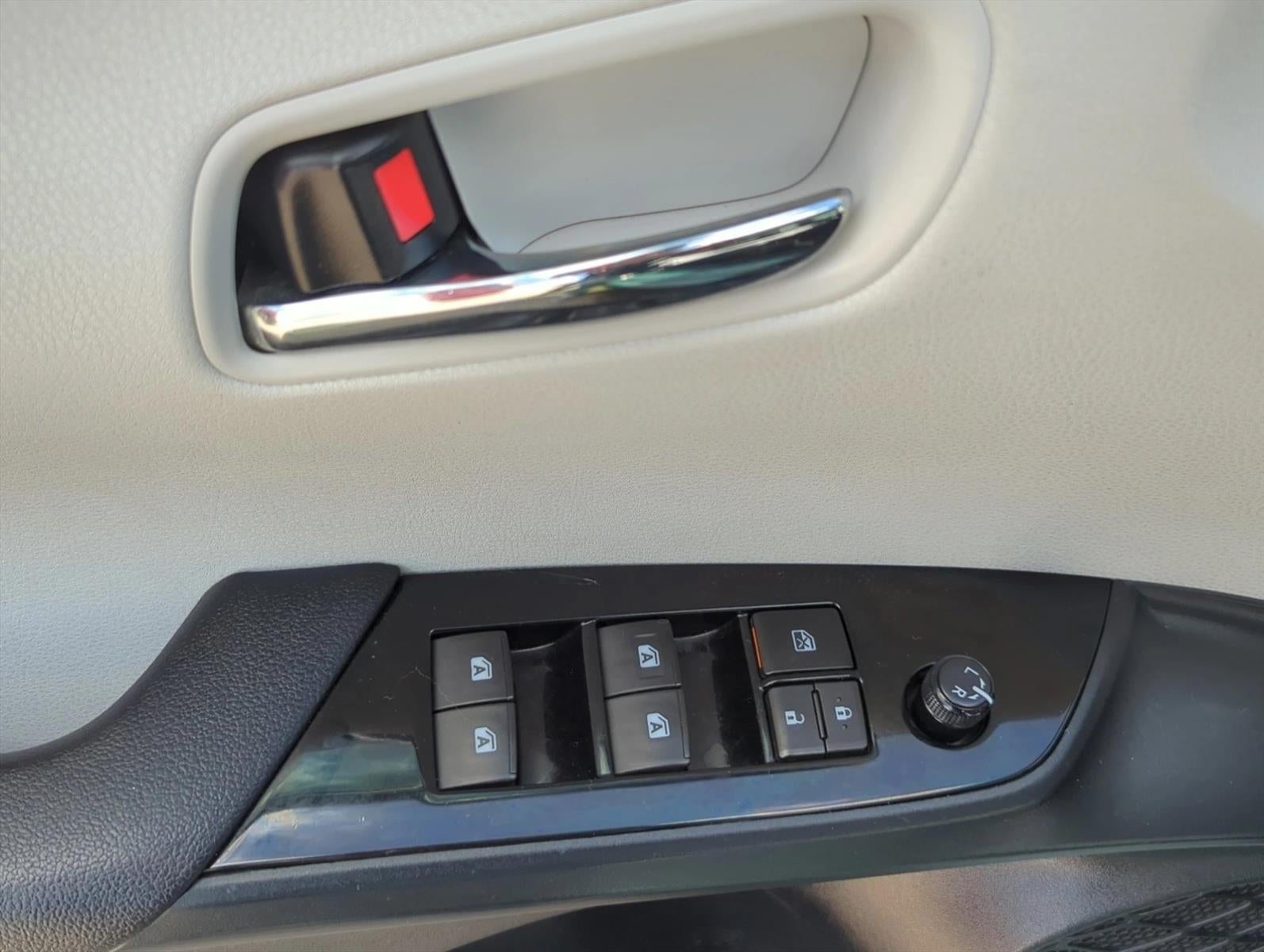 2016 Toyota Prius 5dr HB Two Eco (Natl)