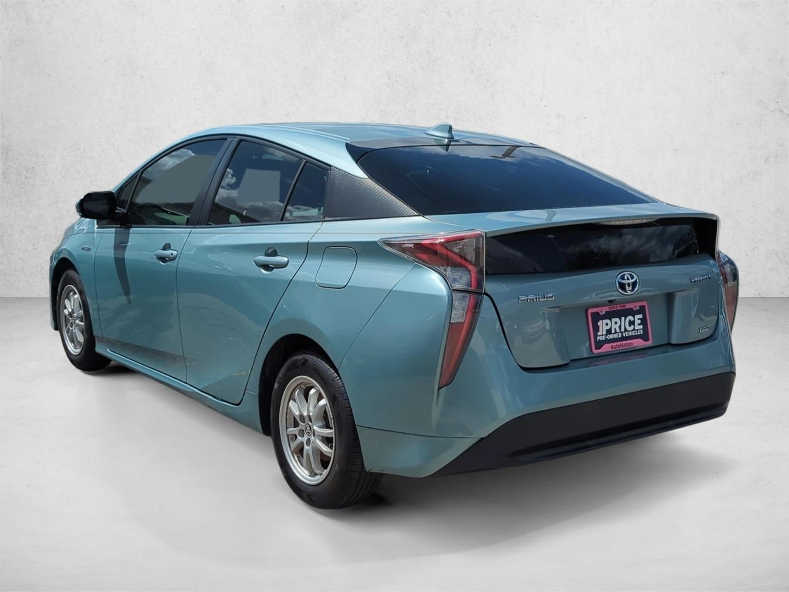 2016 Toyota Prius 5dr HB Two Eco (Natl)