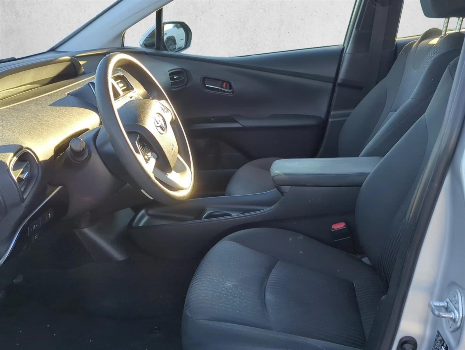 2017 Toyota Prius Two (SE)