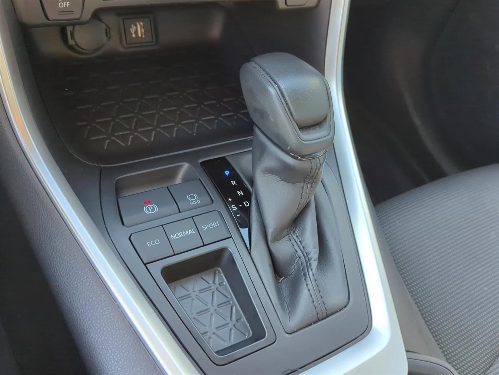 2023 Toyota RAV4 LE FWD (GS)