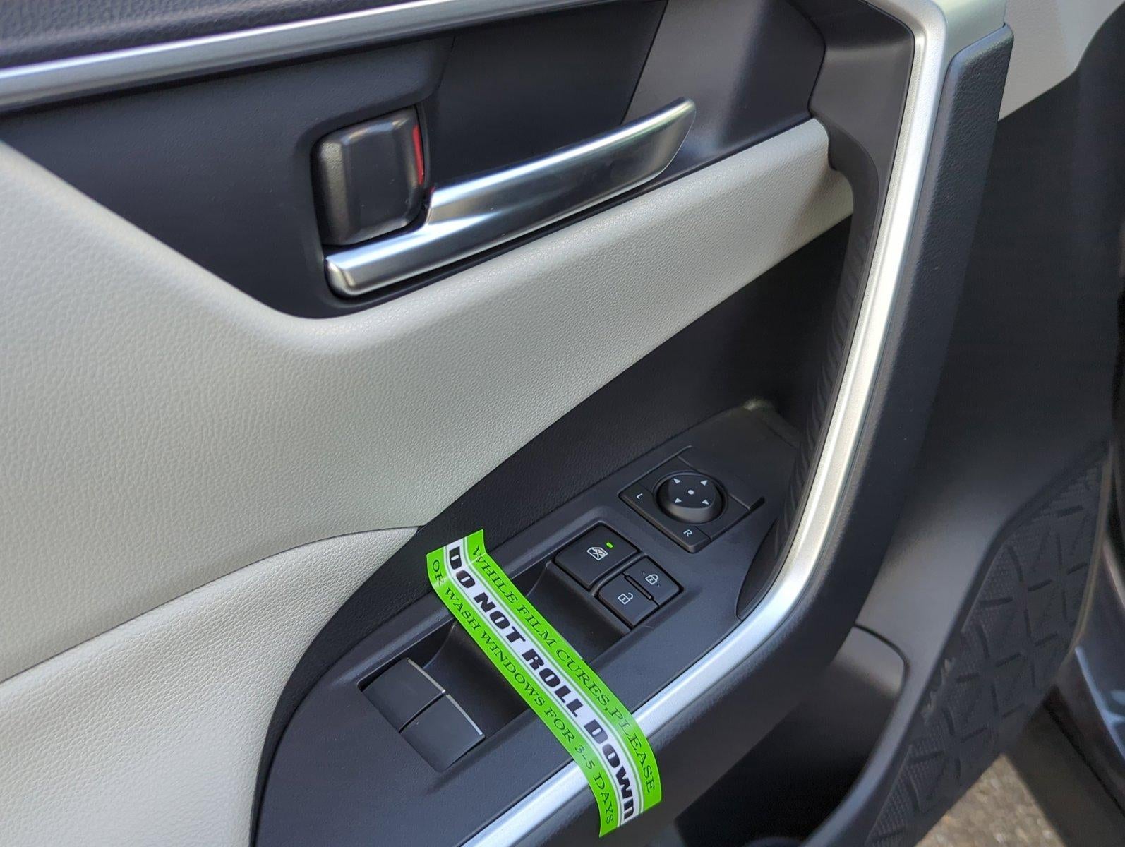 2025 Toyota RAV4 Hybrid XLE AWD (Natl)