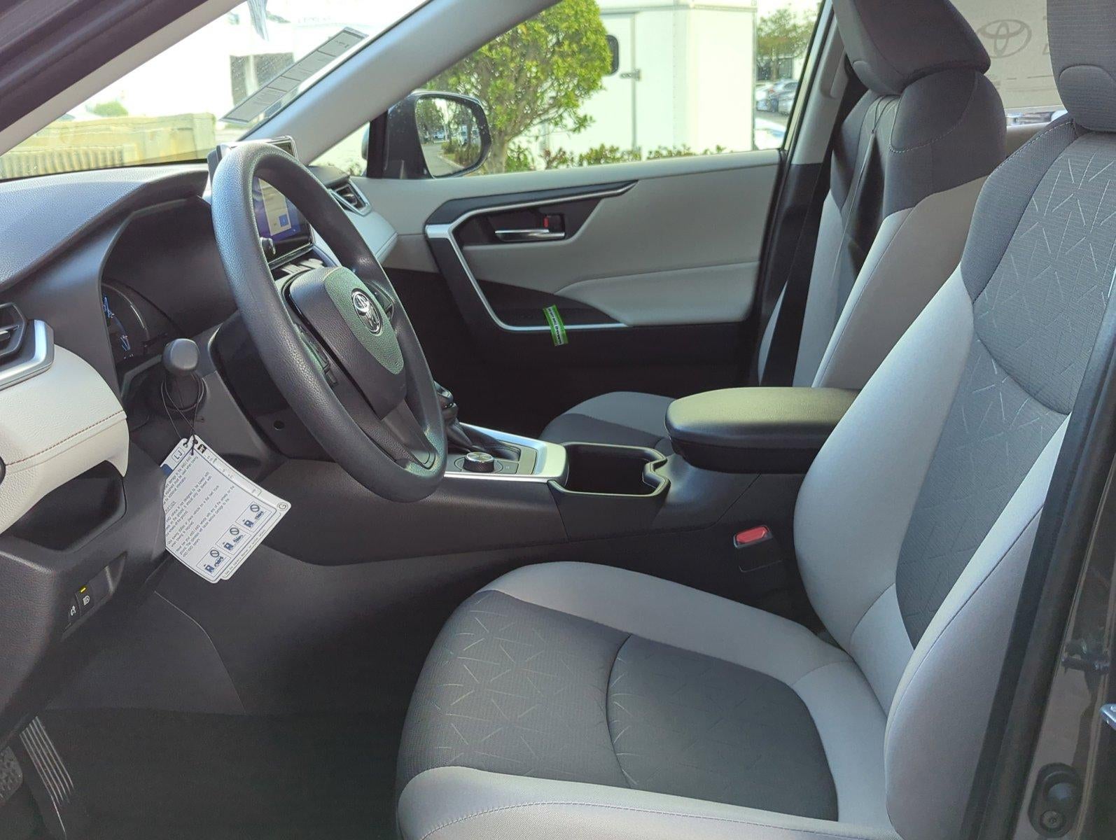 2025 Toyota RAV4 Hybrid XLE AWD (Natl)