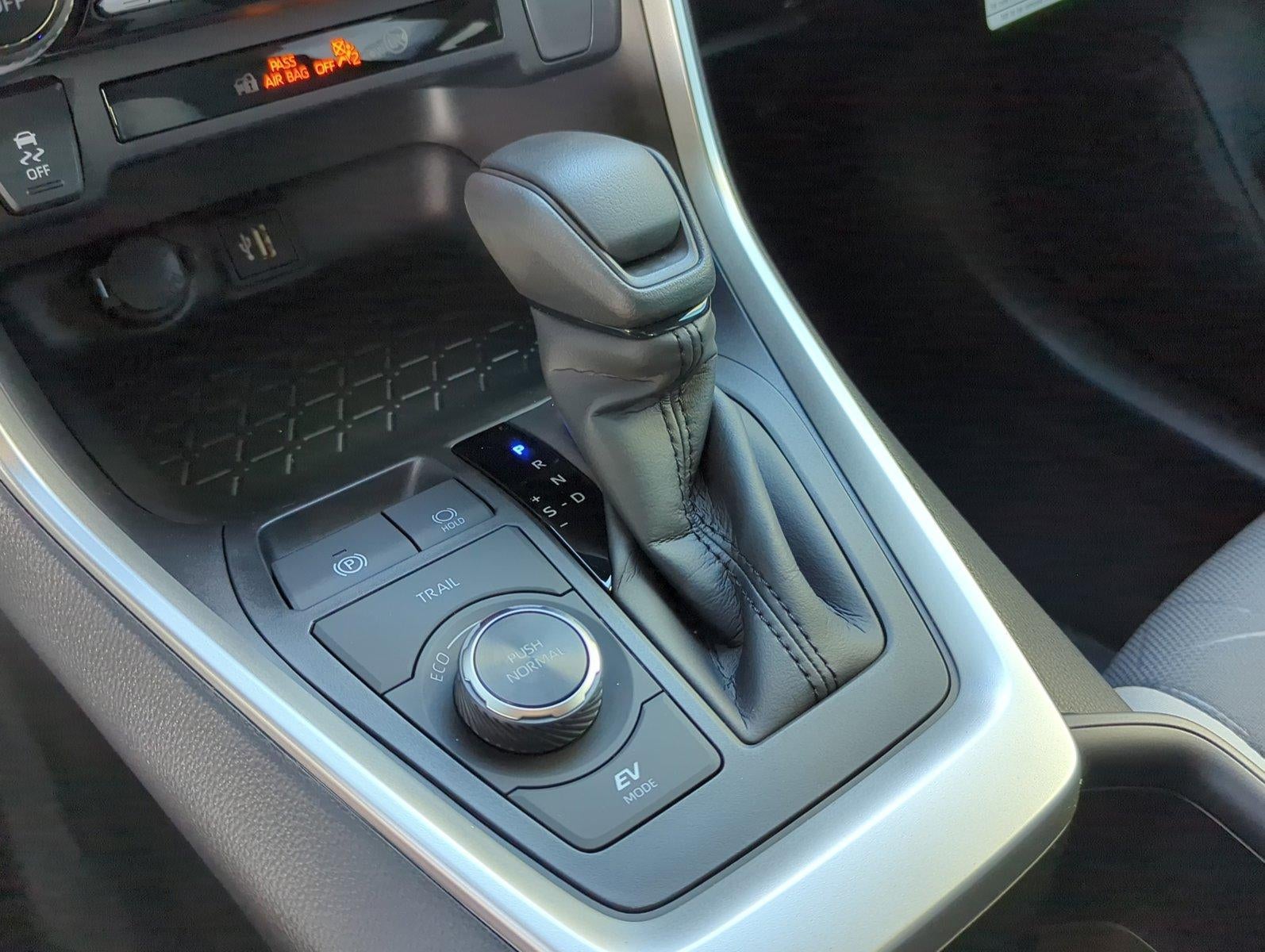 2025 Toyota RAV4 Hybrid XLE AWD (Natl)