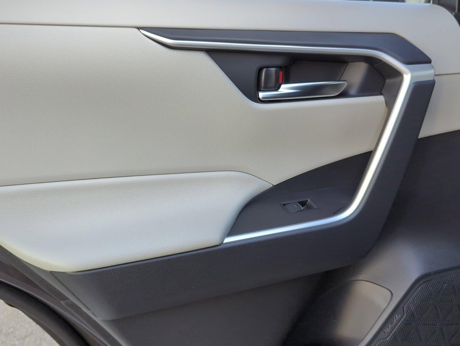 2025 Toyota RAV4 Hybrid XLE AWD (Natl)