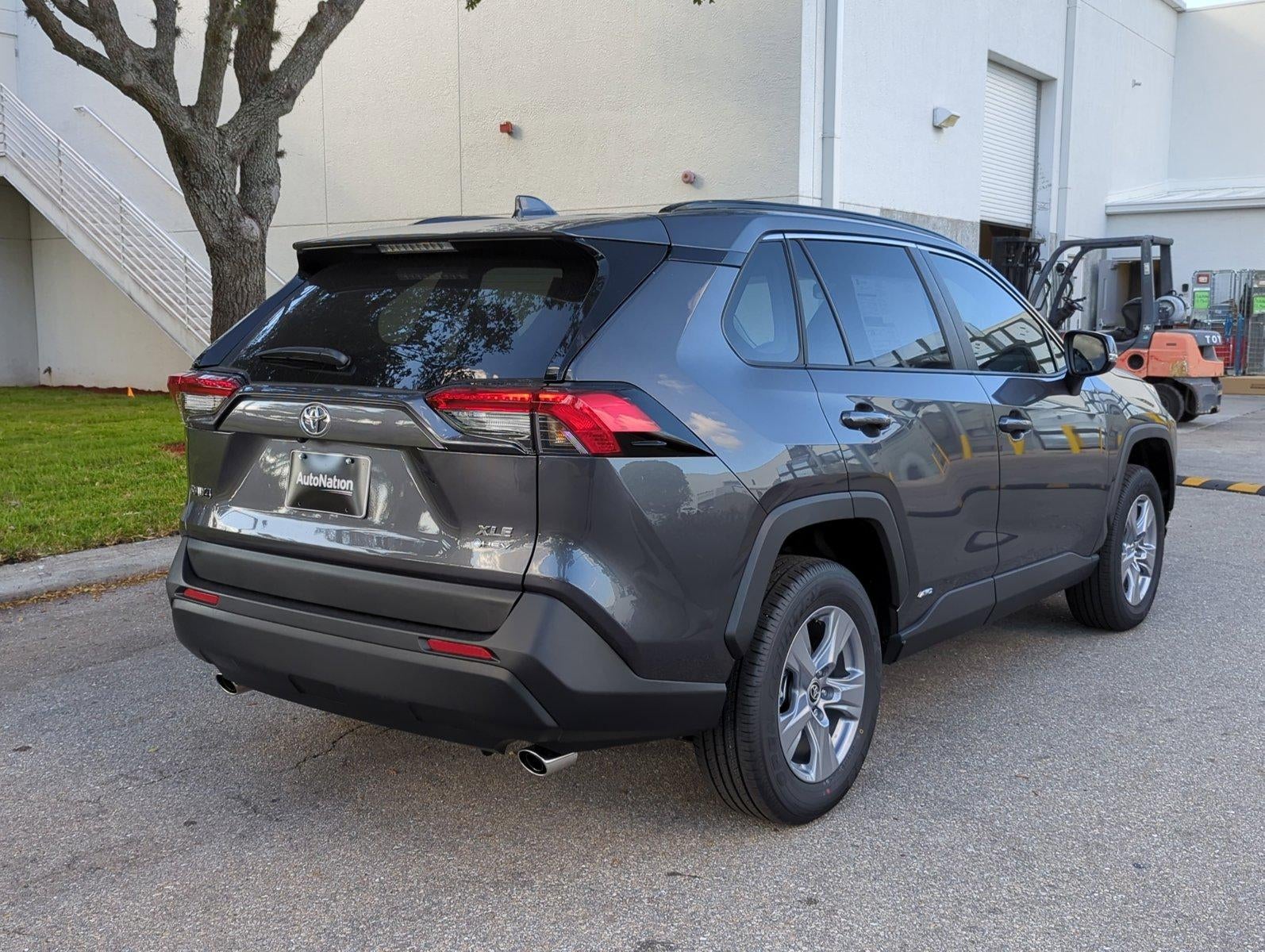 2025 Toyota RAV4 Hybrid XLE AWD (Natl)