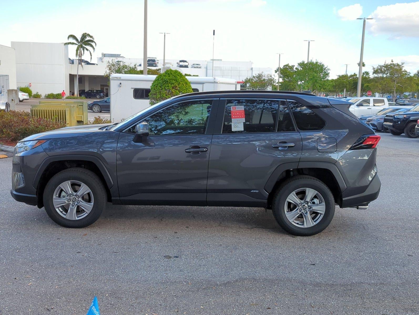 2025 Toyota RAV4 Hybrid XLE AWD (Natl)