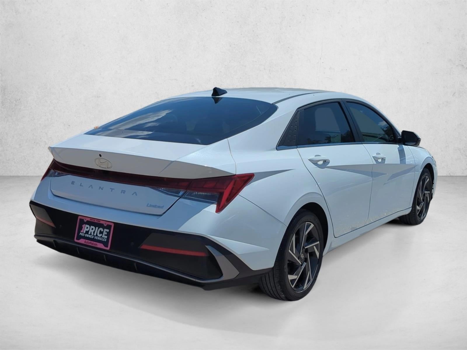 2024 Hyundai ELANTRA Limited IVT