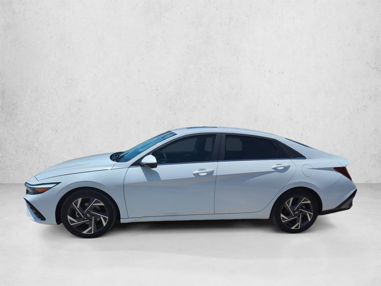 2024 Hyundai ELANTRA Limited IVT