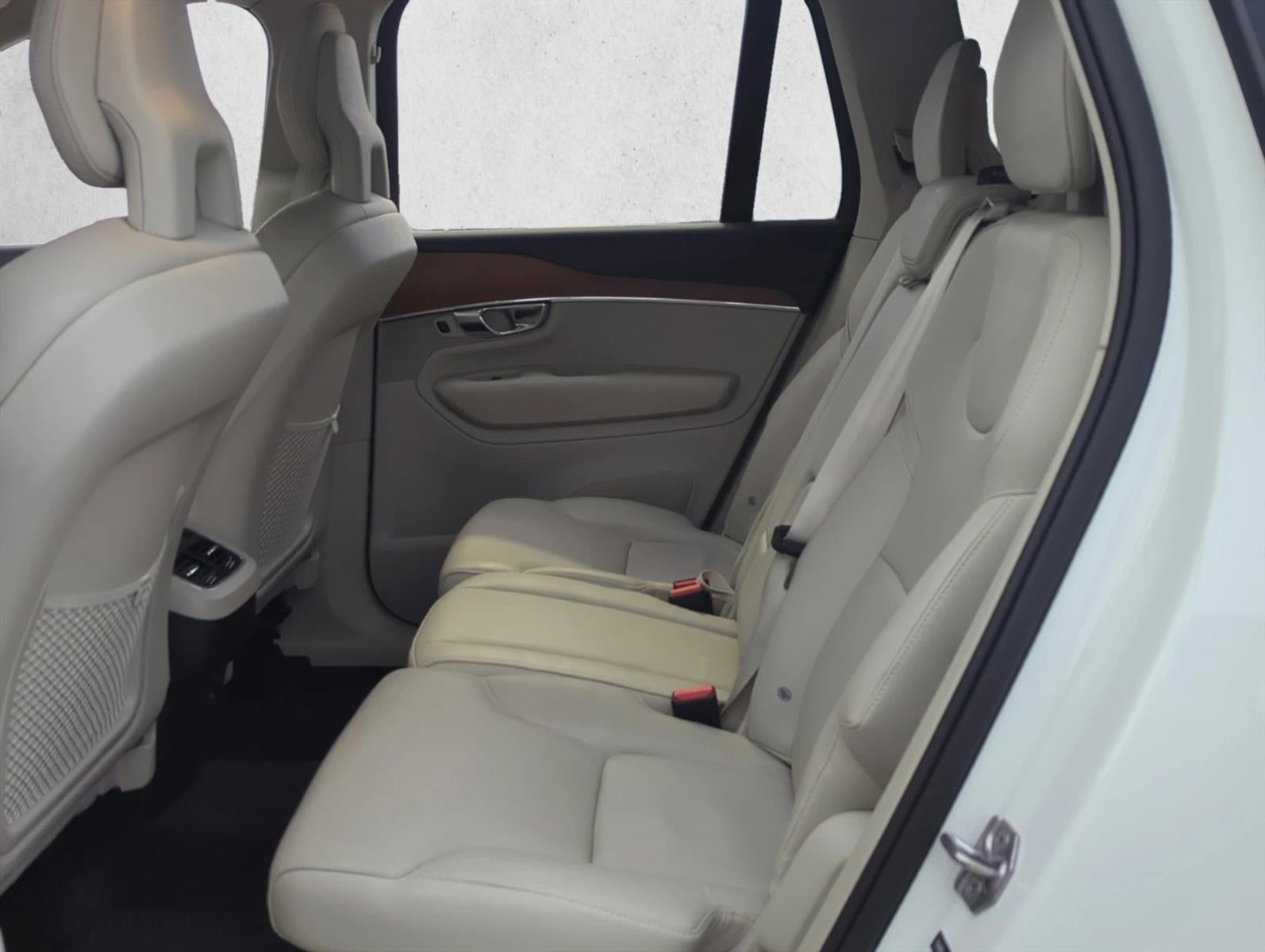 2022 Volvo XC90 T5 FWD Momentum 7P