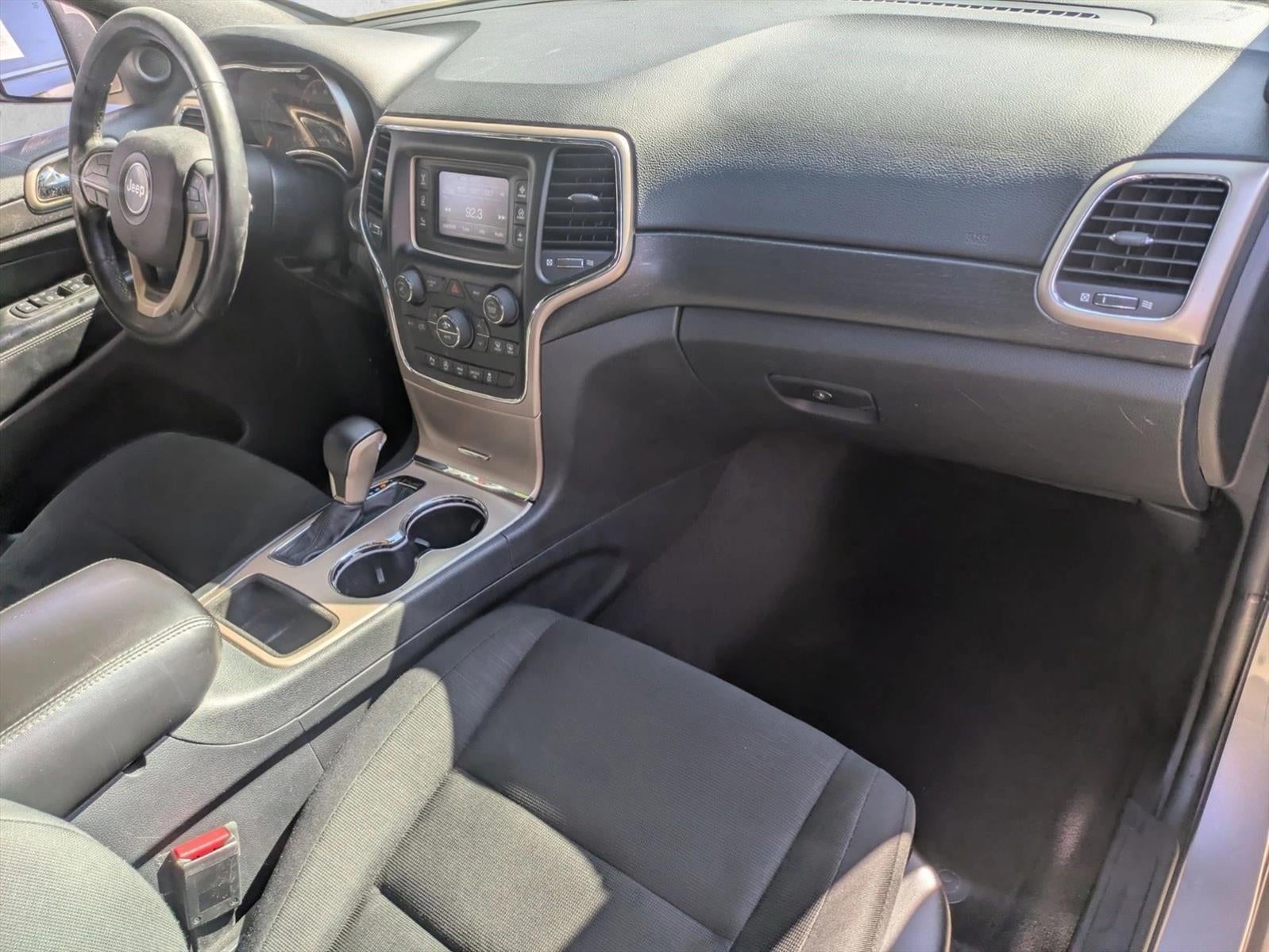 2017 Jeep Grand Cherokee Laredo 4x2