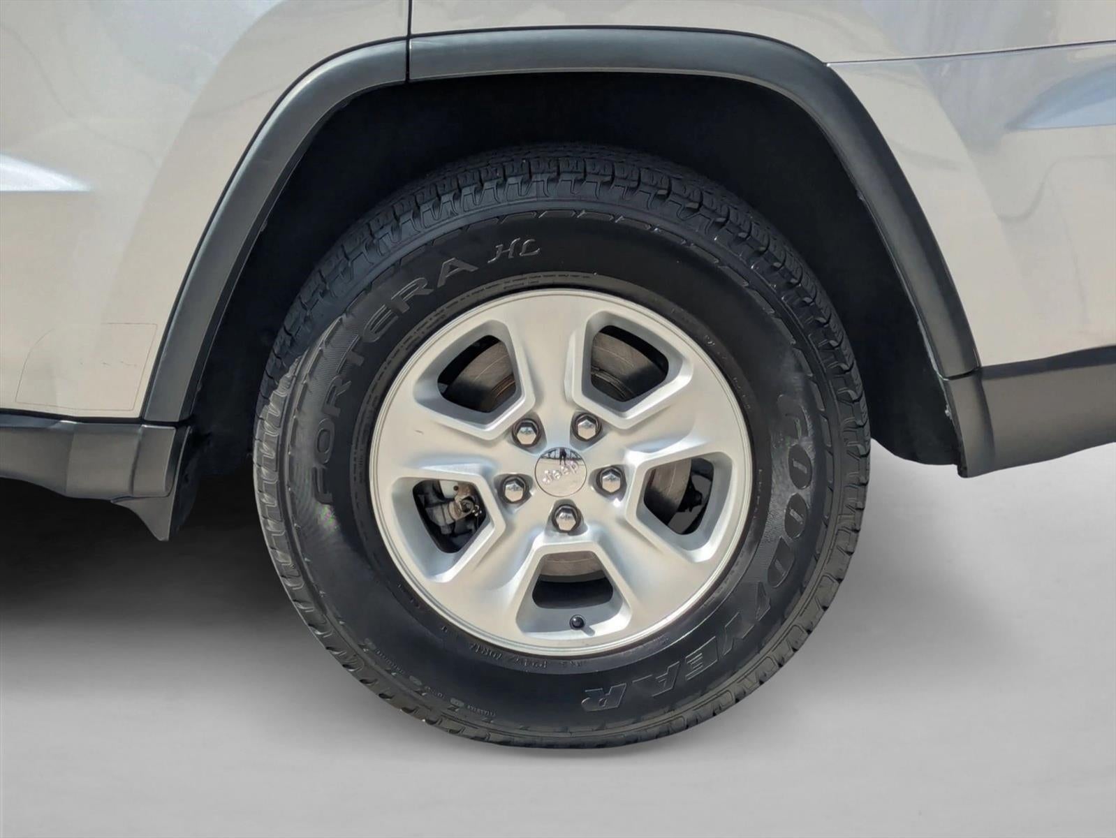 2017 Jeep Grand Cherokee Laredo 4x2