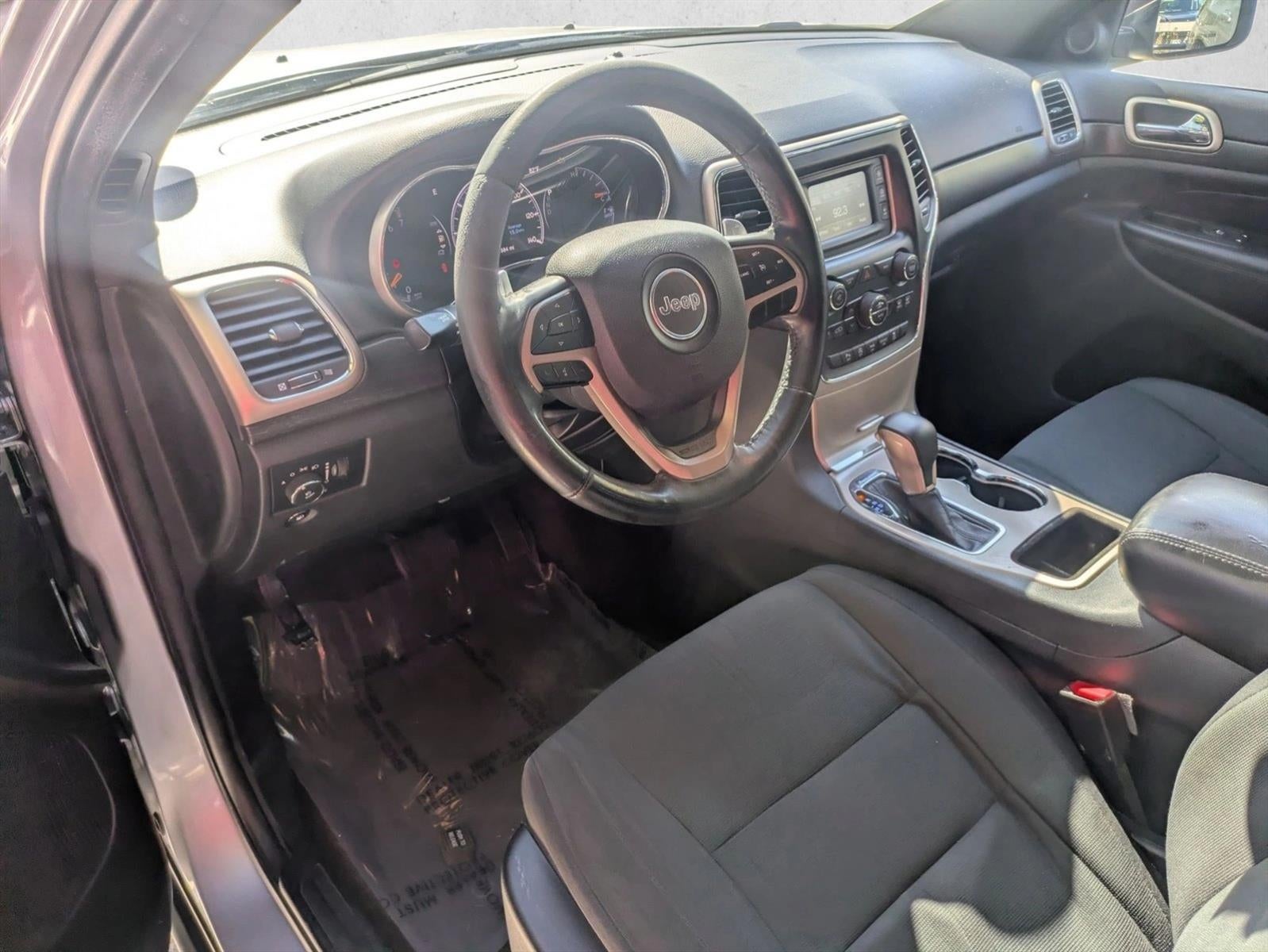 2017 Jeep Grand Cherokee Laredo 4x2