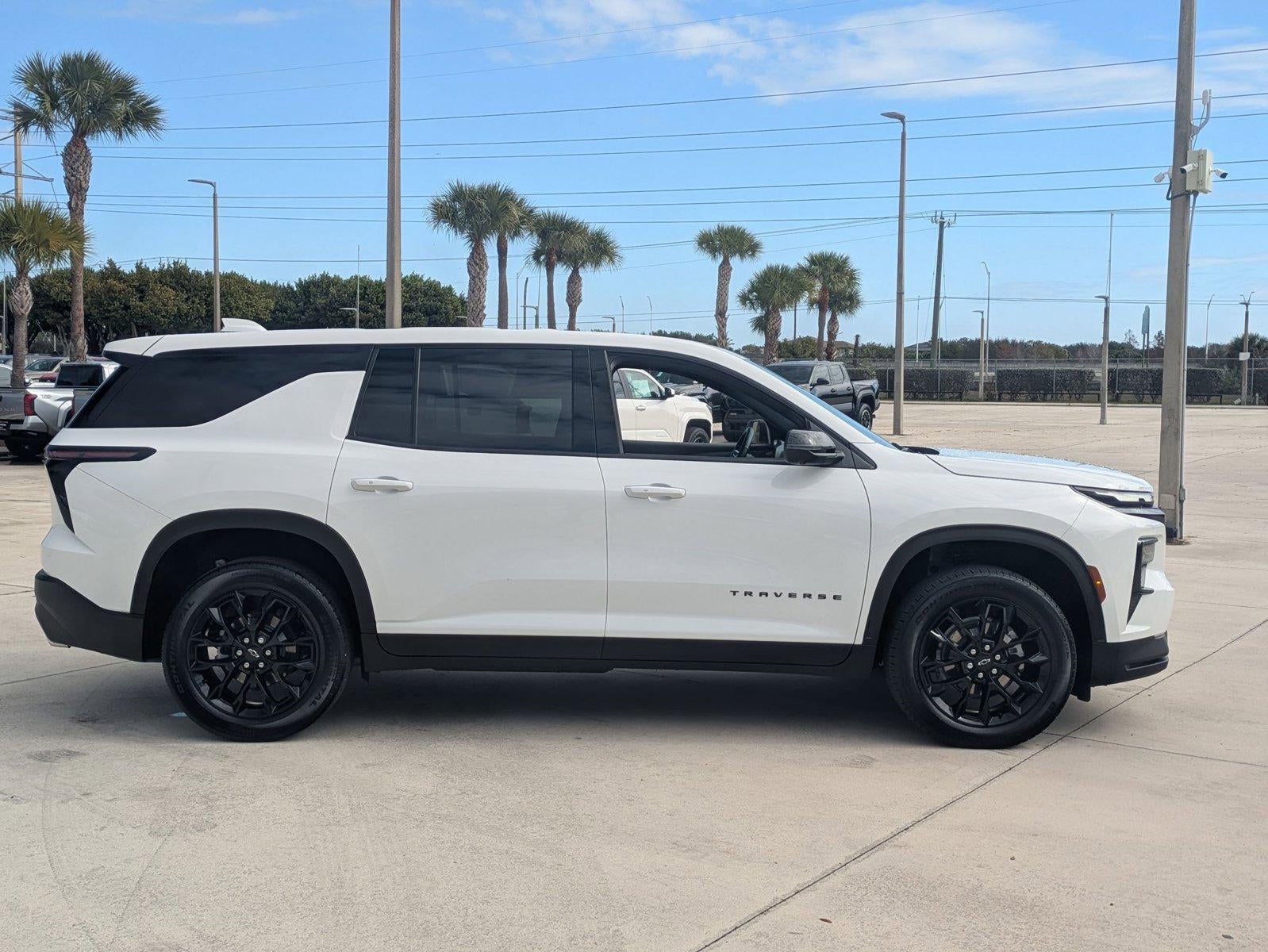 2024 Chevrolet Traverse LS w/1LS