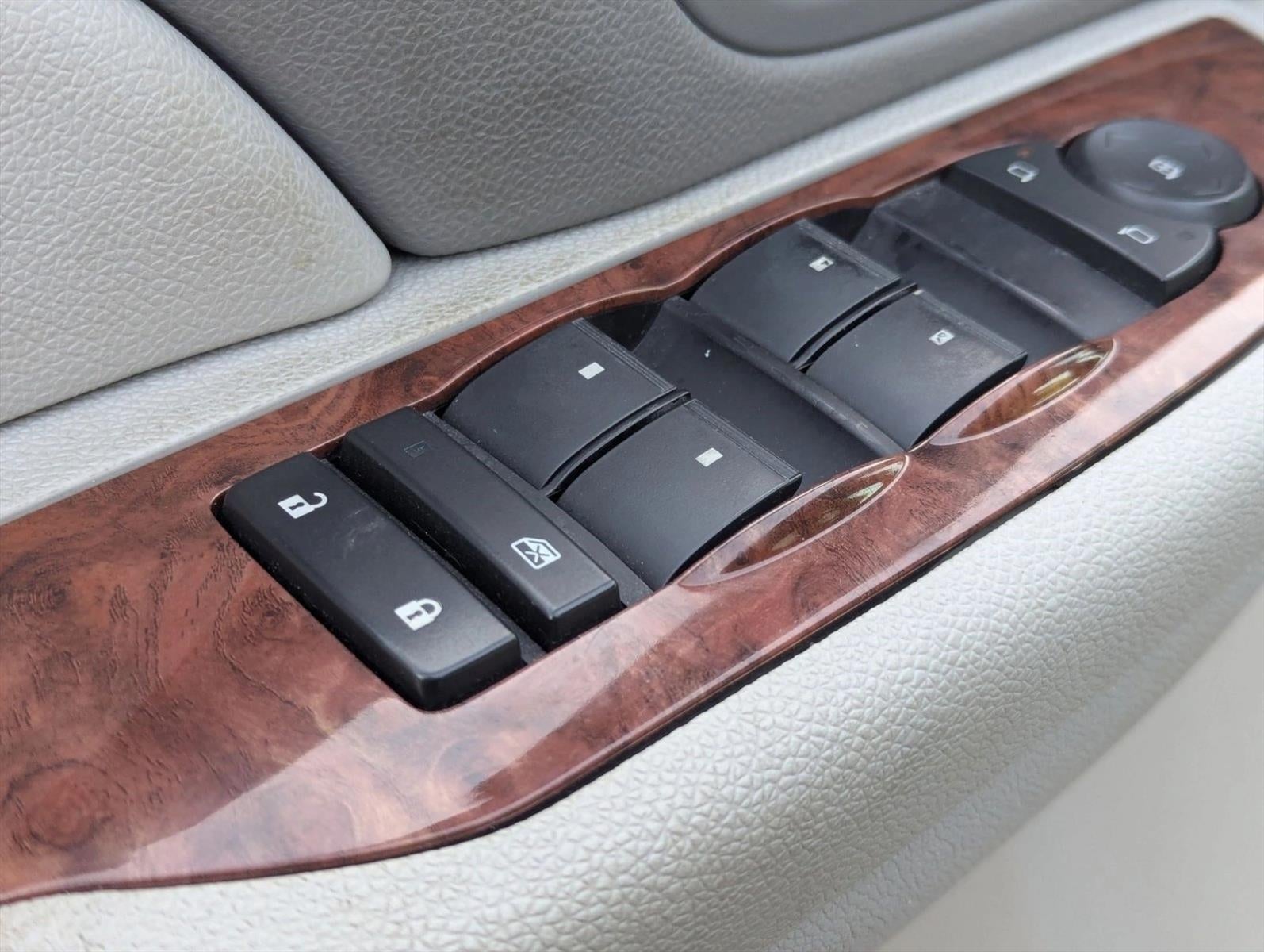 2008 Chevrolet Suburban 2WD 4dr 1500 LT w/1LT