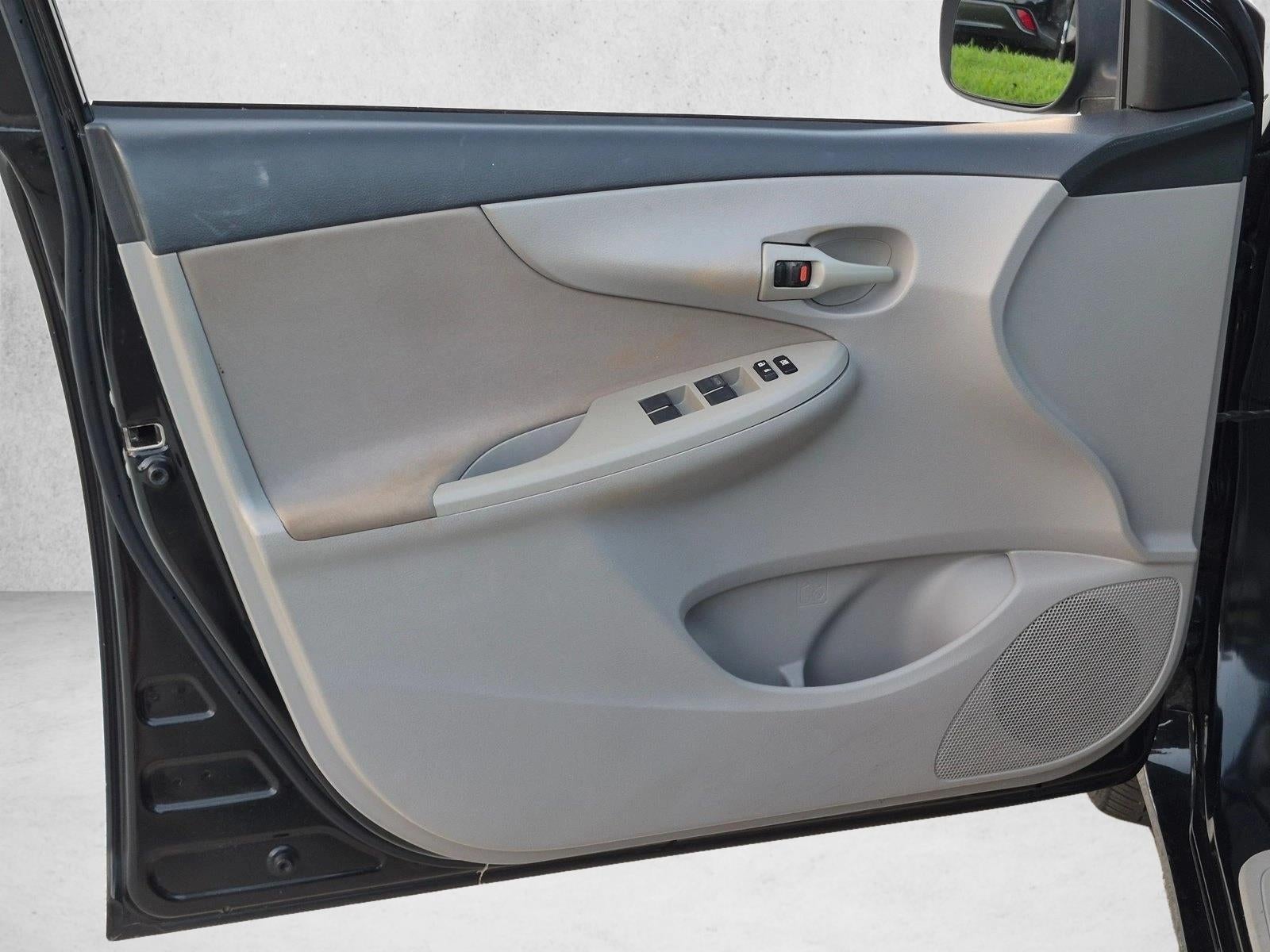 2013 Toyota Corolla 4dr Sdn Auto L (Natl)