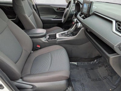 2022 Toyota RAV4 LE FWD (GS)