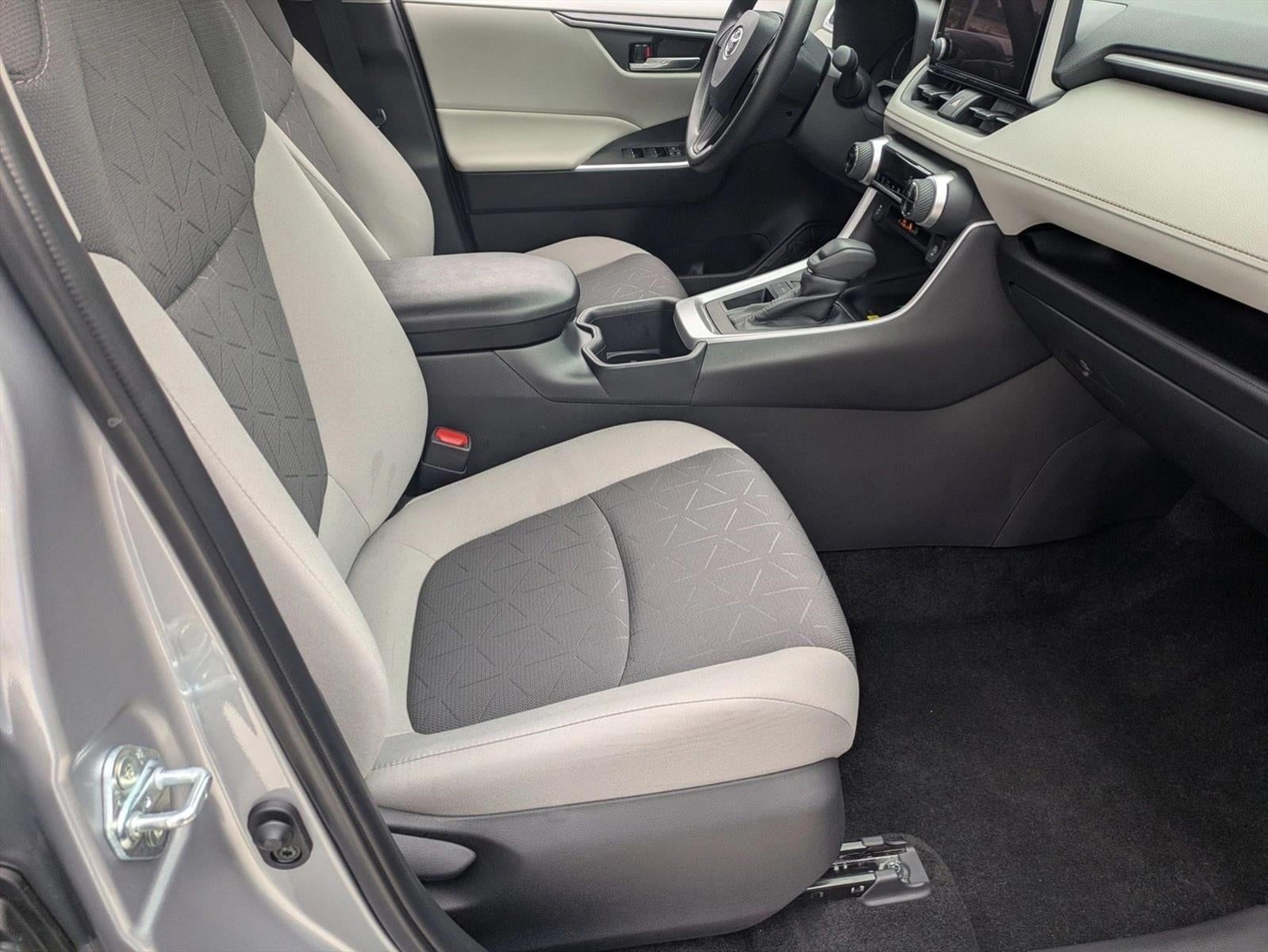 2025 Toyota RAV4 XLE FWD (GS)