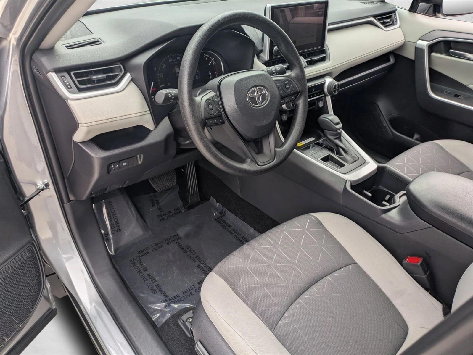 2025 Toyota RAV4 XLE FWD (GS)