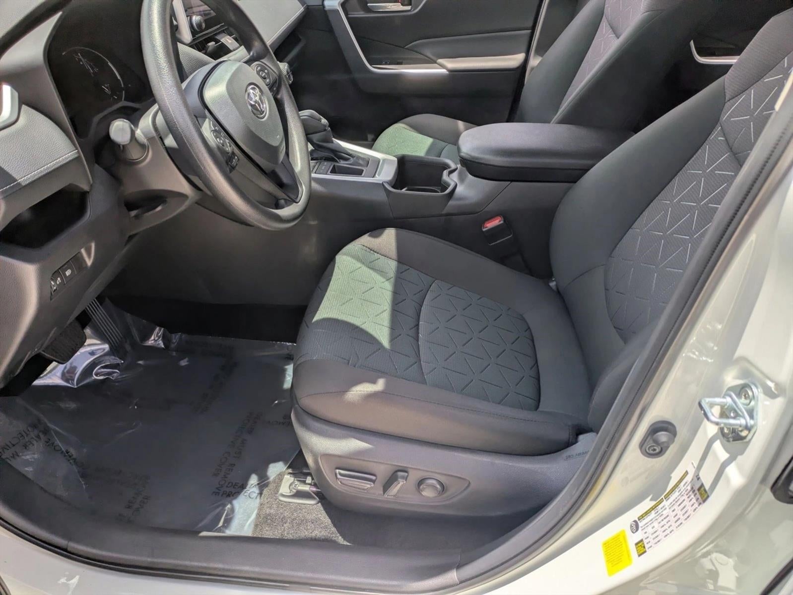2025 Toyota RAV4 XLE FWD (GS)