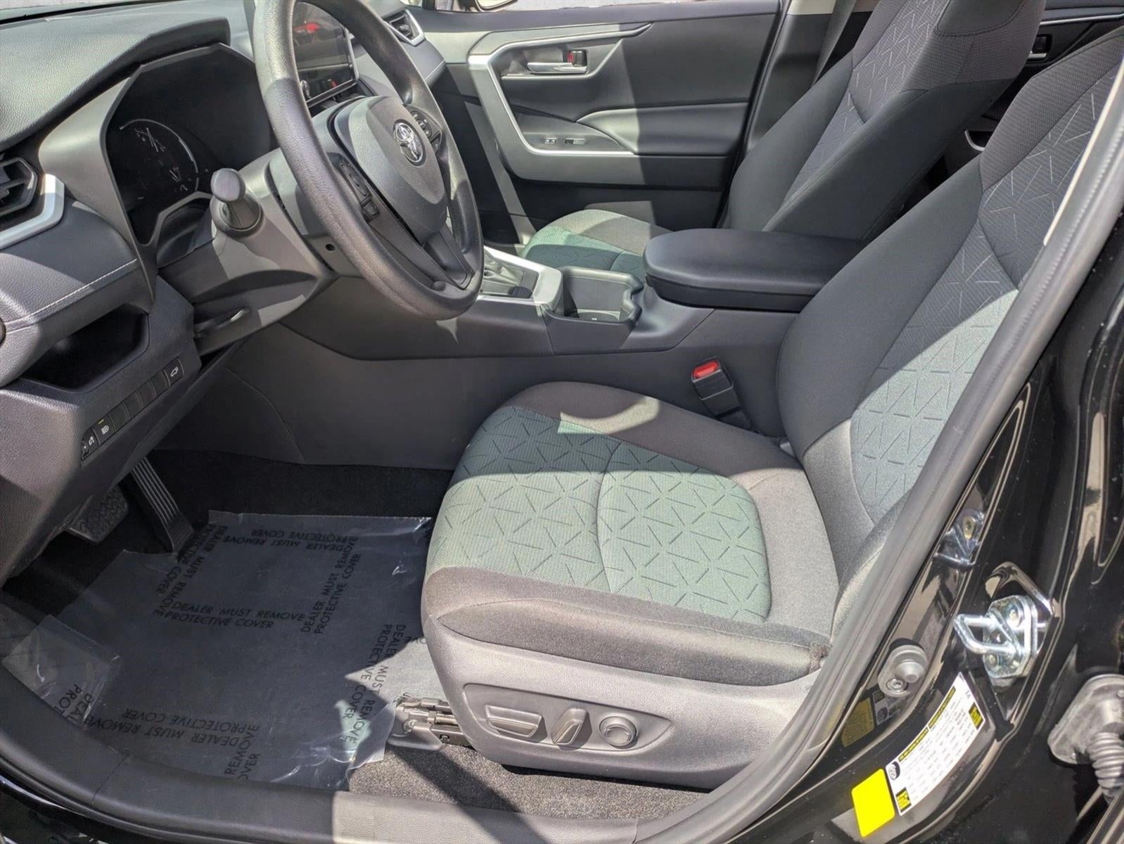 2025 Toyota RAV4 XLE FWD (GS)