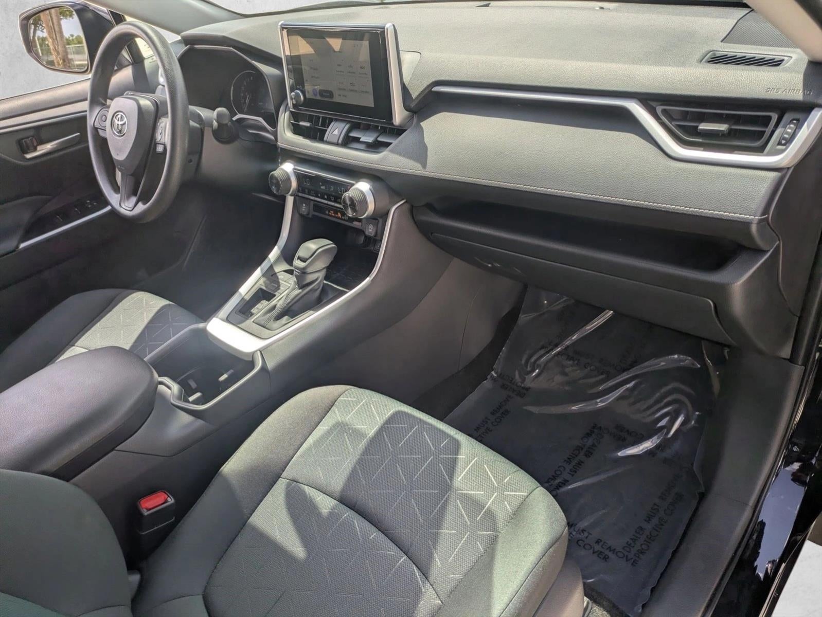 2025 Toyota RAV4 XLE FWD (GS)