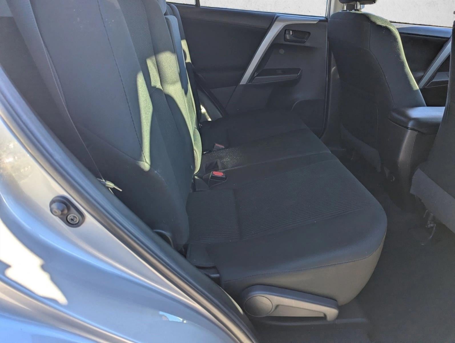 2018 Toyota RAV4 LE FWD (GS)