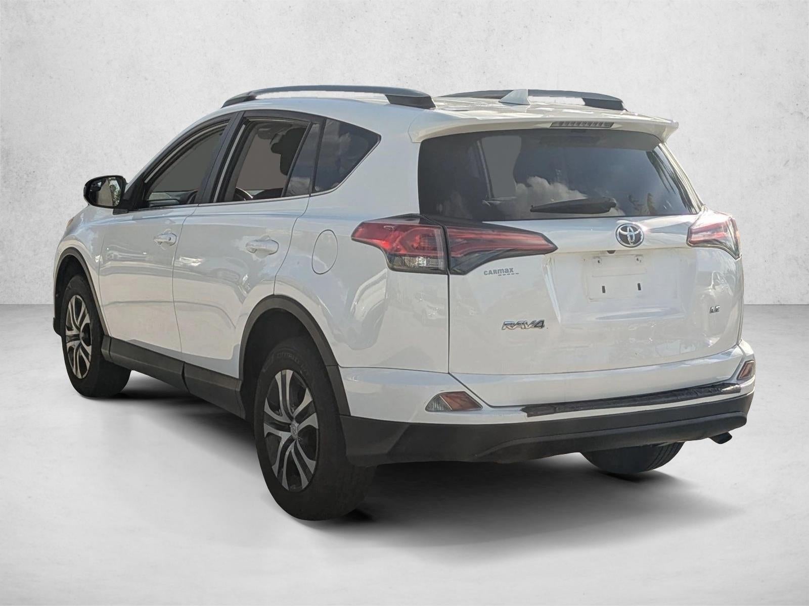 2018 Toyota RAV4 LE FWD (GS)