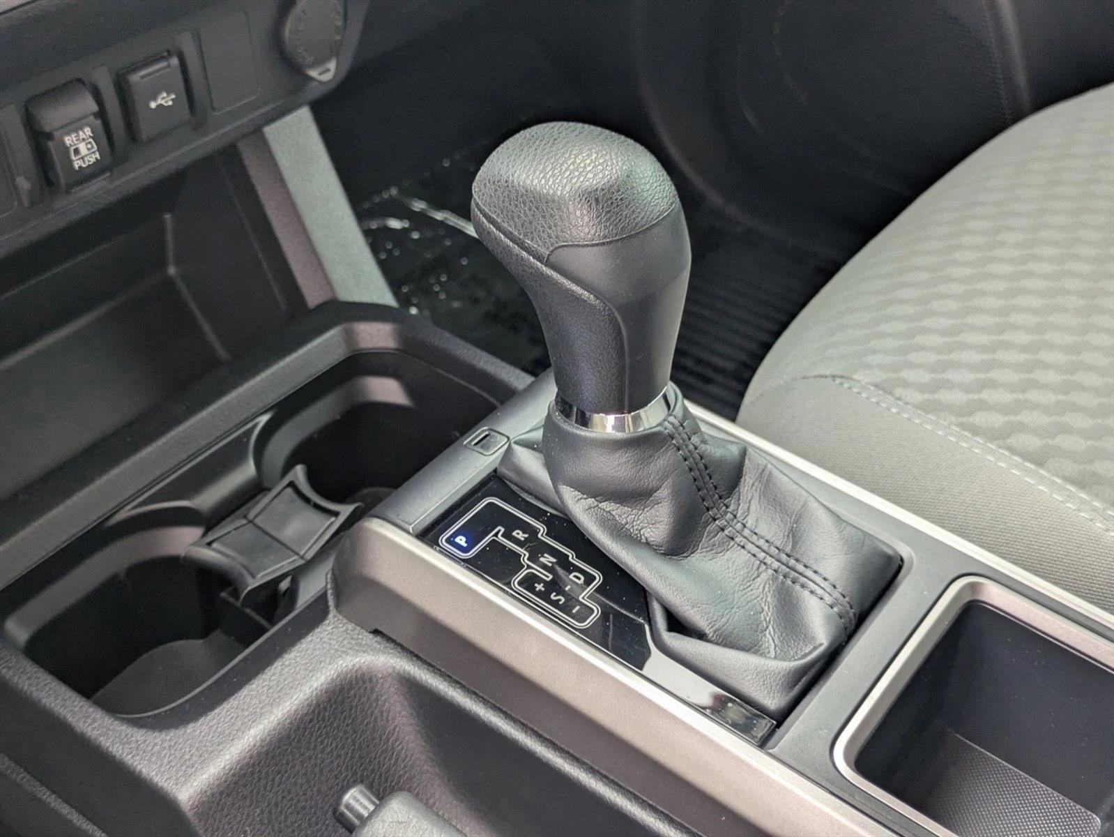 2022 Toyota Tacoma 2WD 2WD SR5 Double Cab 5' Bed V6 AT (GS)