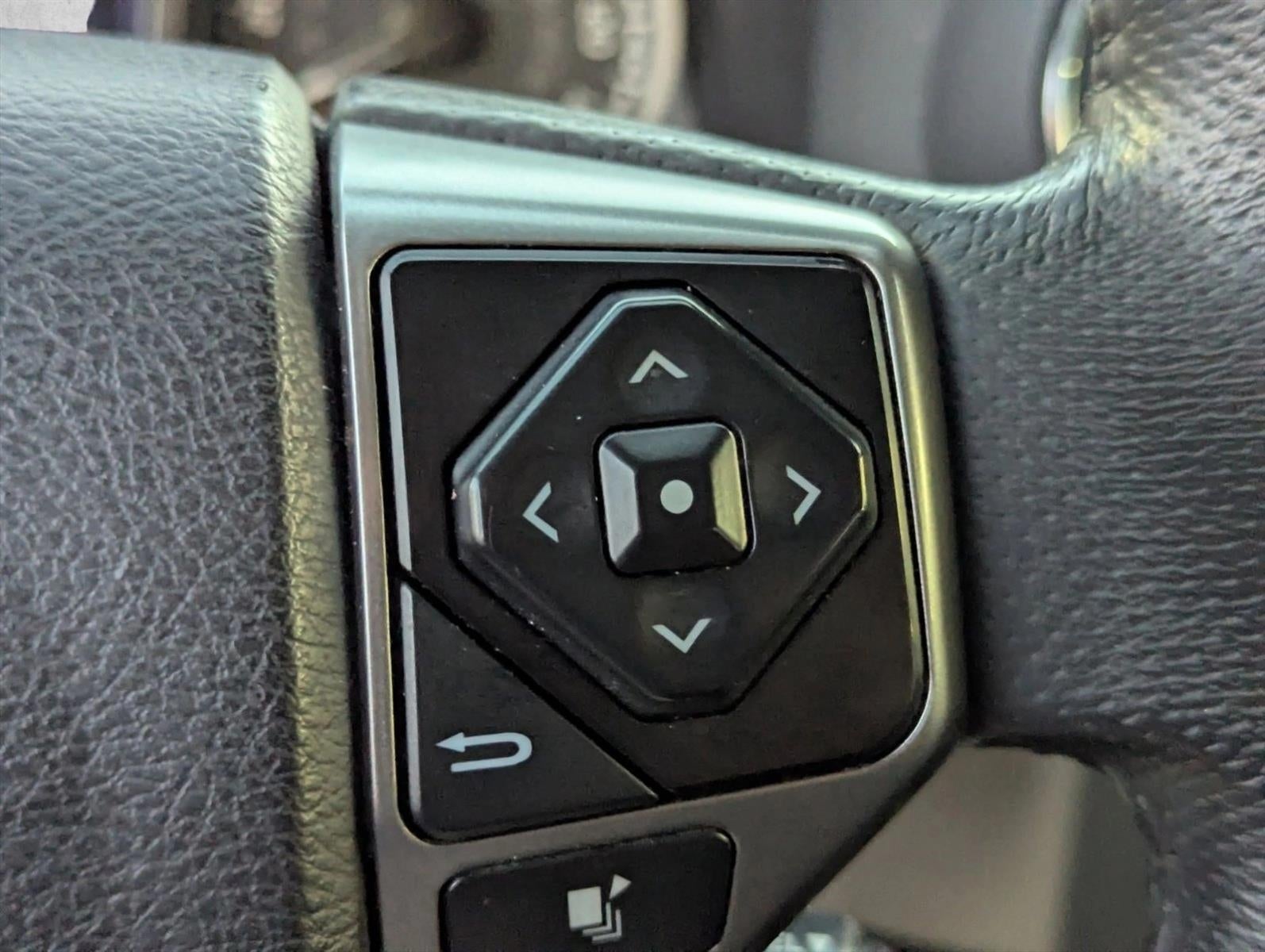 2022 Toyota Tacoma 2WD 2WD SR5 Double Cab 5' Bed V6 AT (GS)