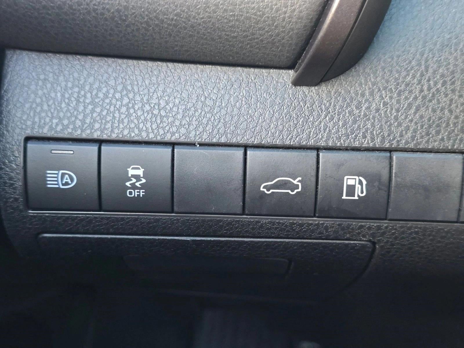 2018 Toyota Camry LE Auto (SE)