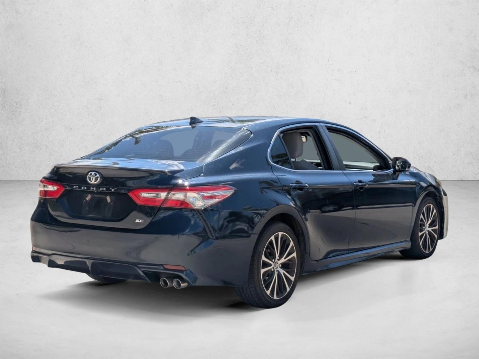 2018 Toyota Camry SE Auto (SE)