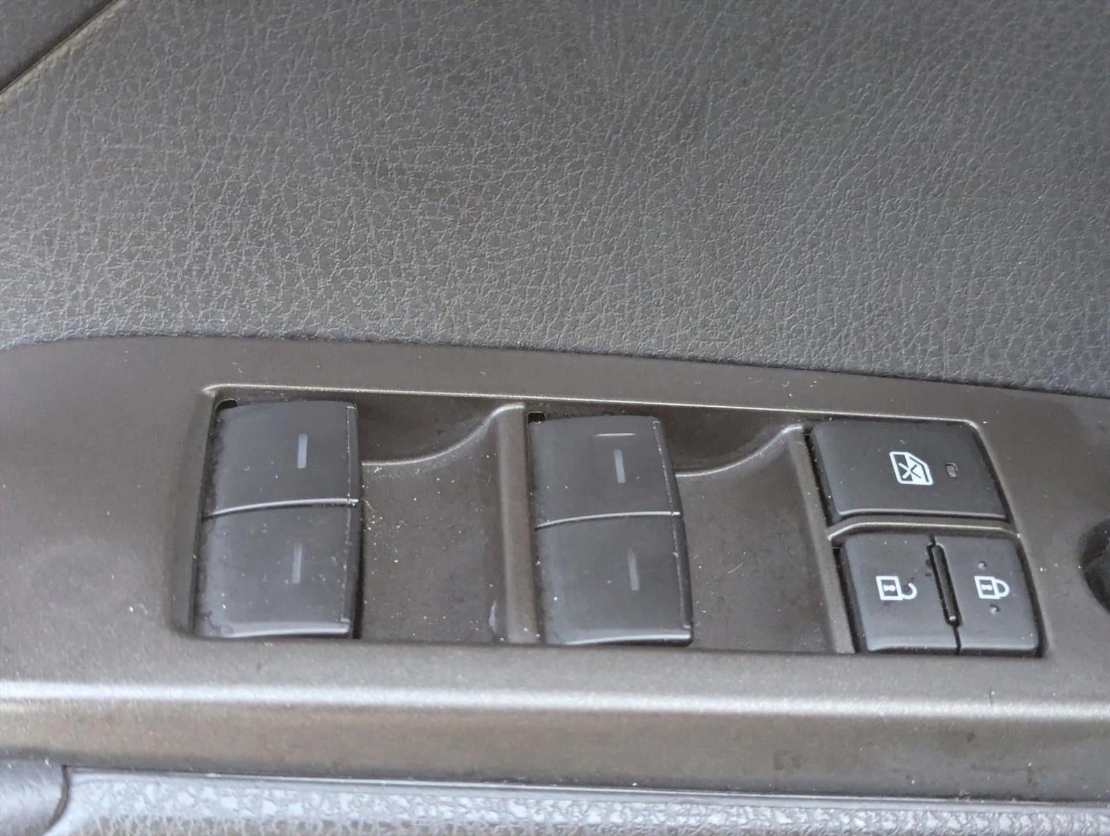 2023 Toyota Camry LE Auto (SE)