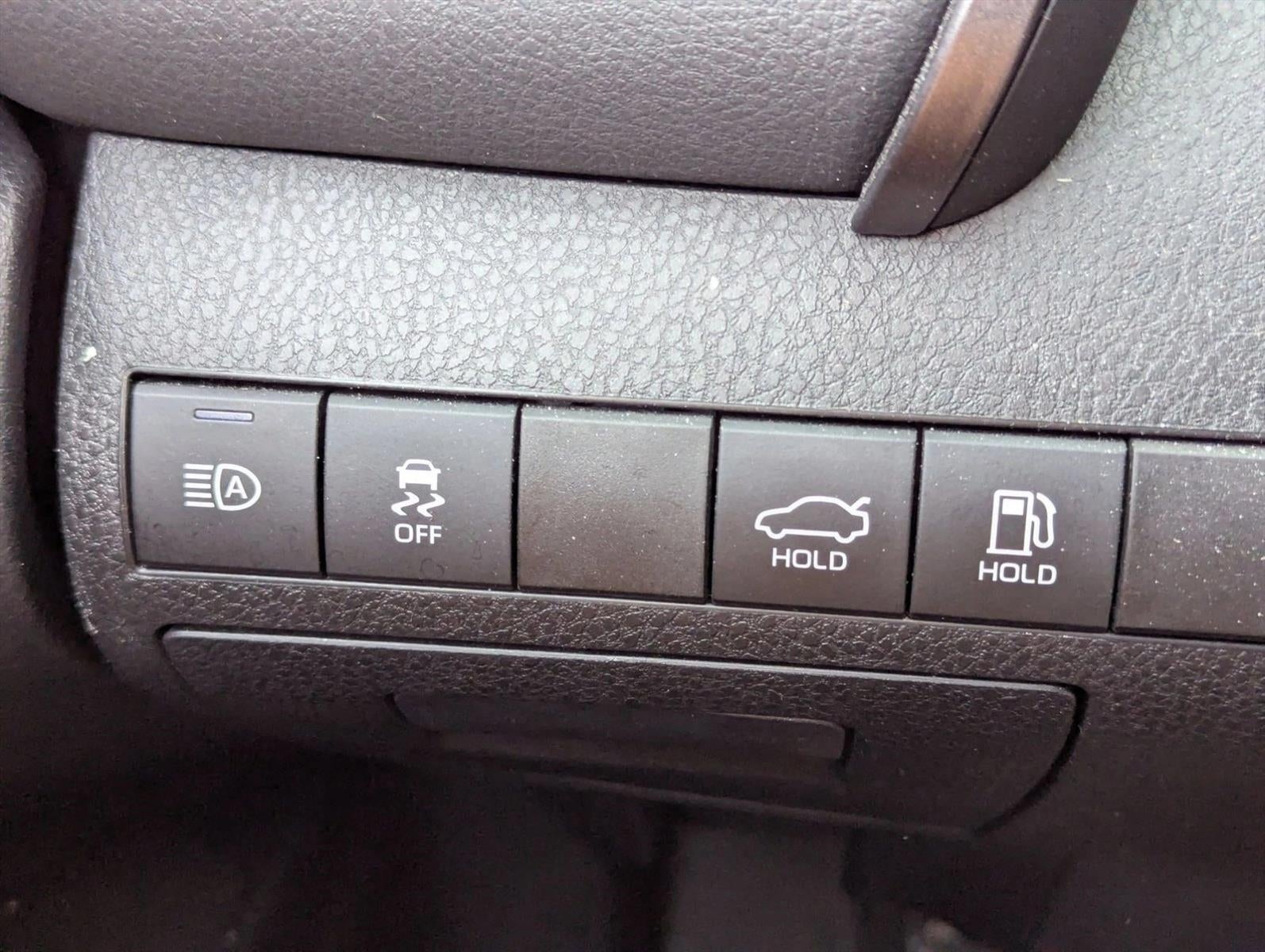 2023 Toyota Camry LE Auto (SE)