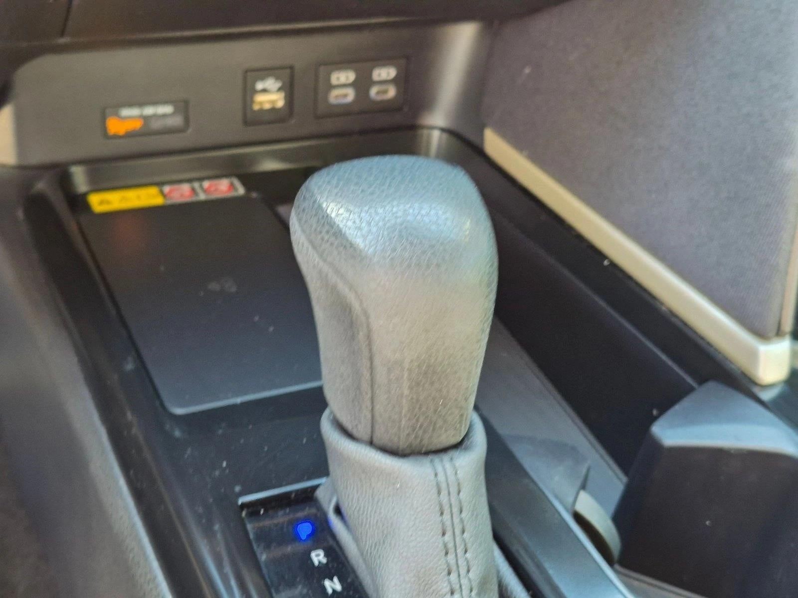 2025 Toyota Camry LE (Natl)