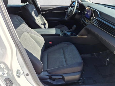 2025 Toyota Camry LE (Natl)