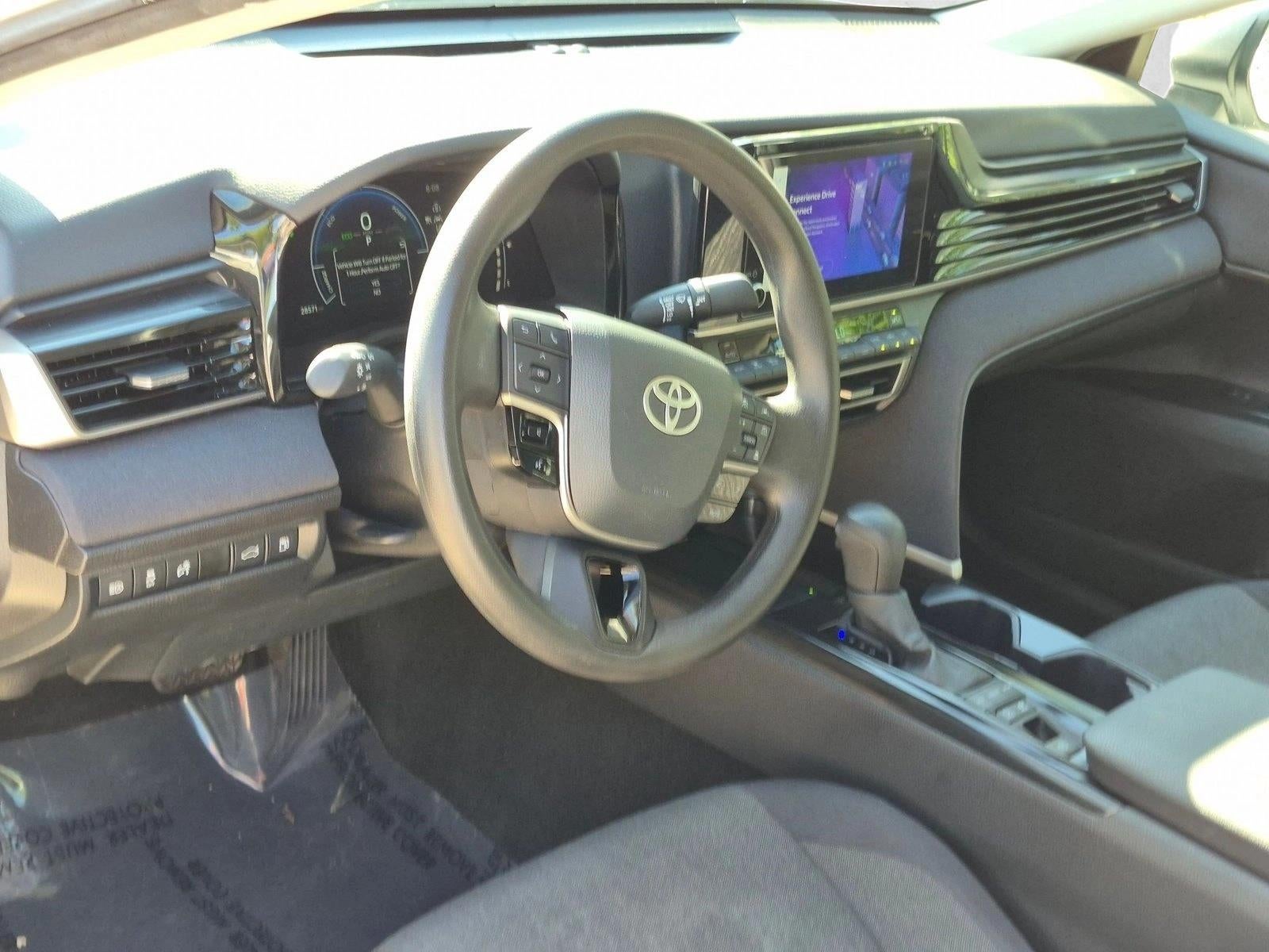 2025 Toyota Camry LE (Natl)