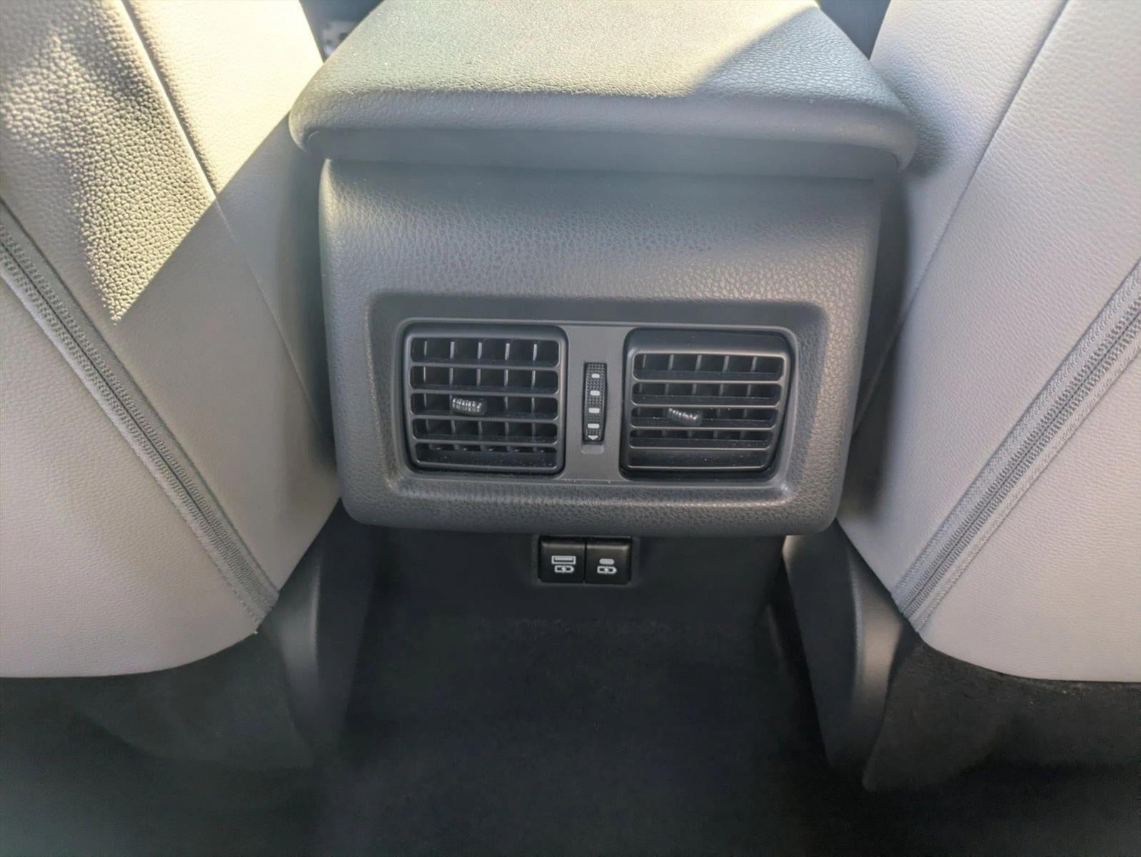 2025 Toyota Camry SE (Natl)