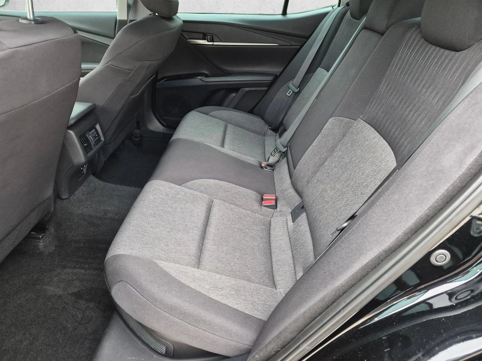 2025 Toyota Camry LE (SE)