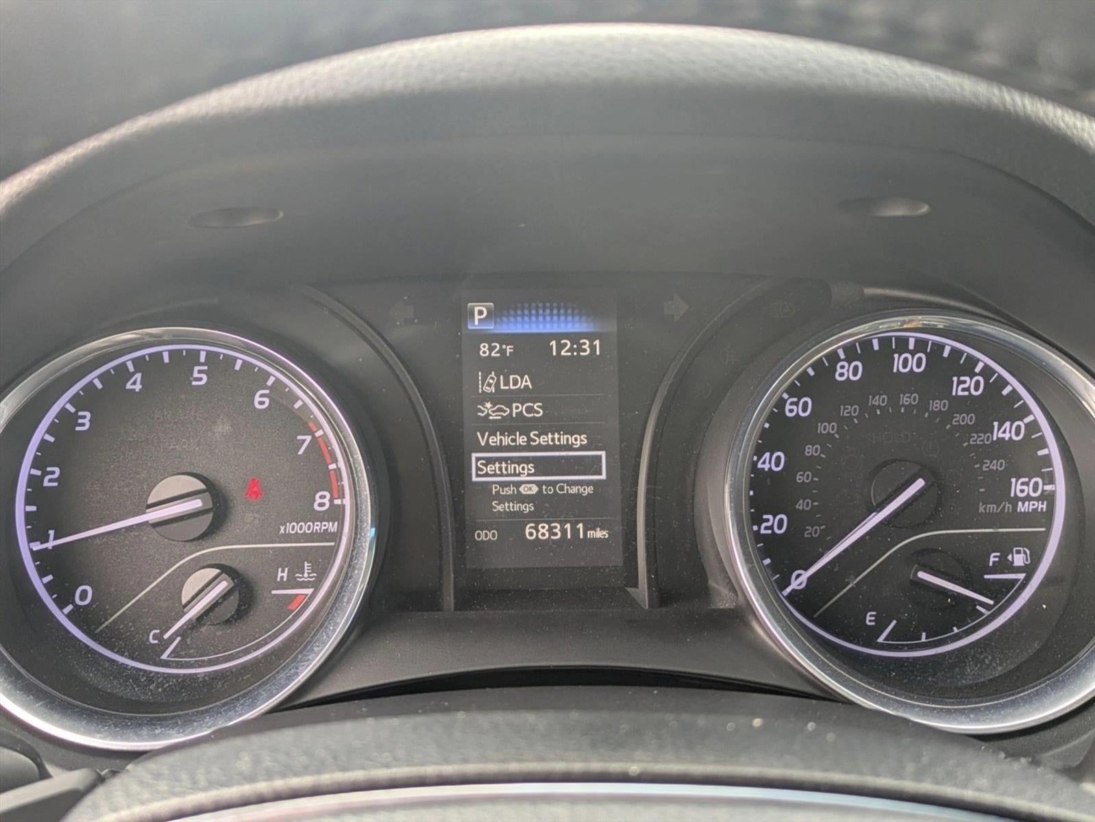 2020 Toyota Camry SE Auto (SE)